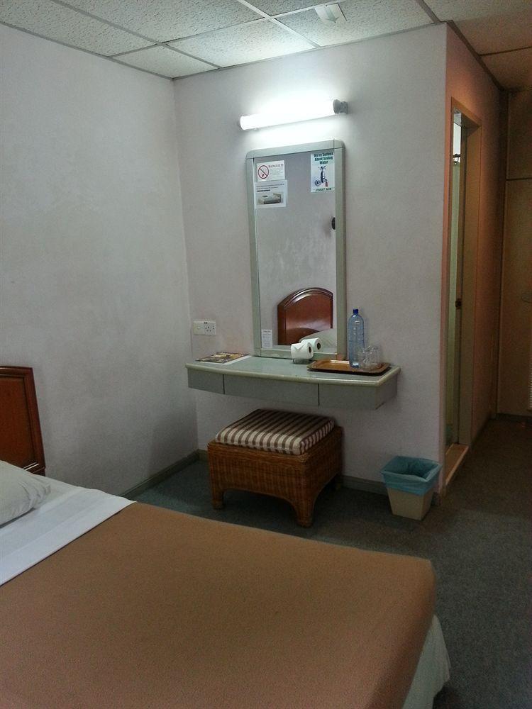 Century Hotel コタキナバル エクステリア 写真